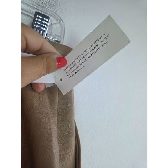 NWT Wilfred Aritzia Limerick Cream High Waisted Vegan Leather 9" Shorts size 8 - Picture 7 of 9